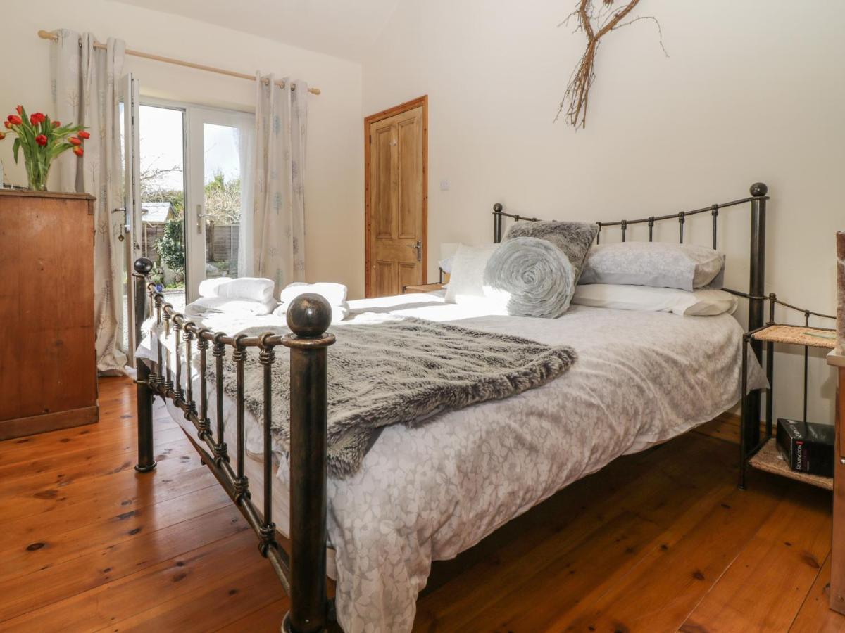 Honeysuckle Cottage Хелстън Екстериор снимка