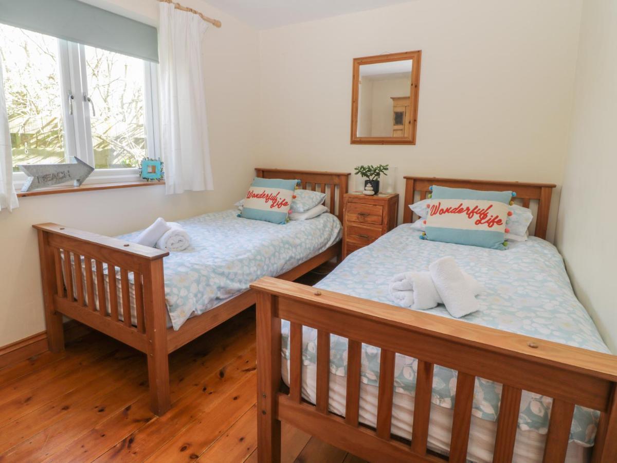 Honeysuckle Cottage Хелстън Екстериор снимка